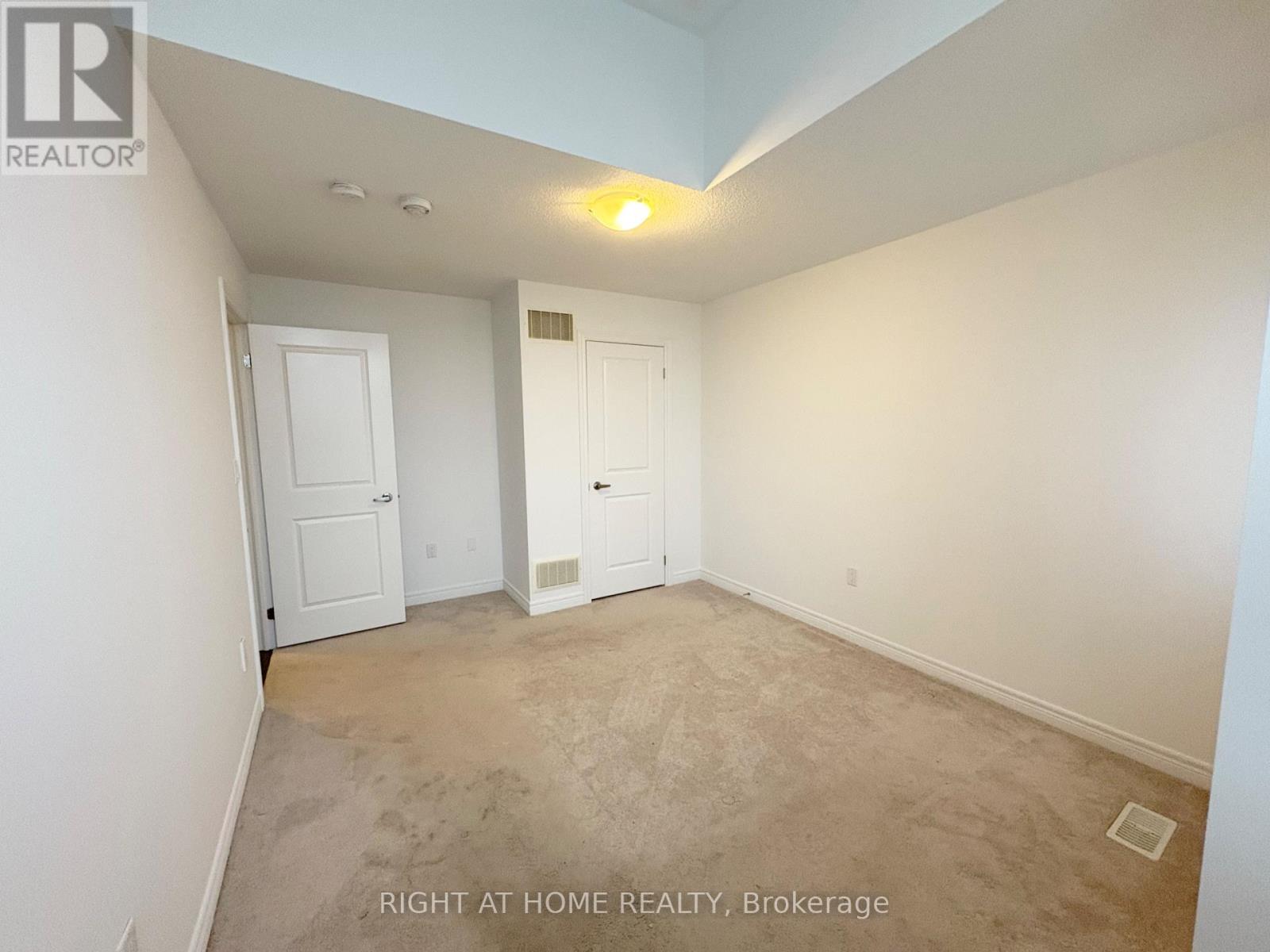 1528 Mcroberts Crescent Property Photo 11