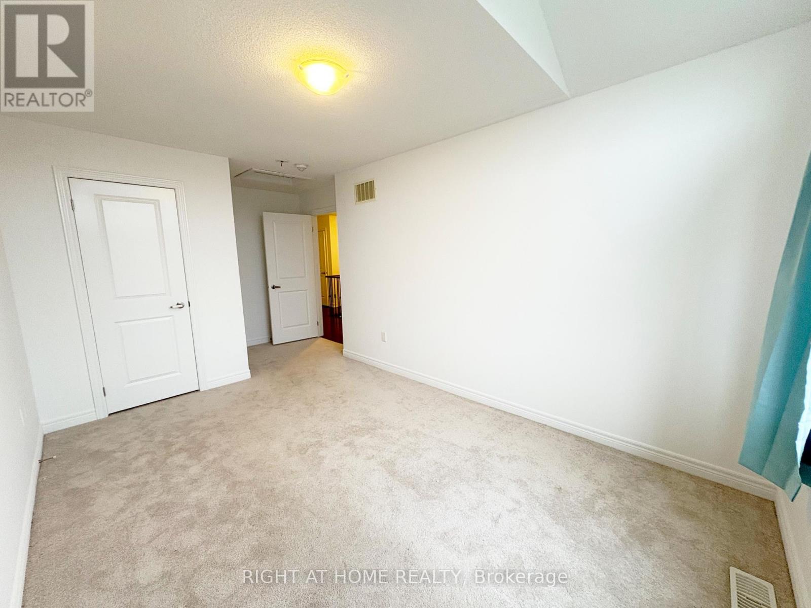 1528 Mcroberts Crescent Property Photo 13