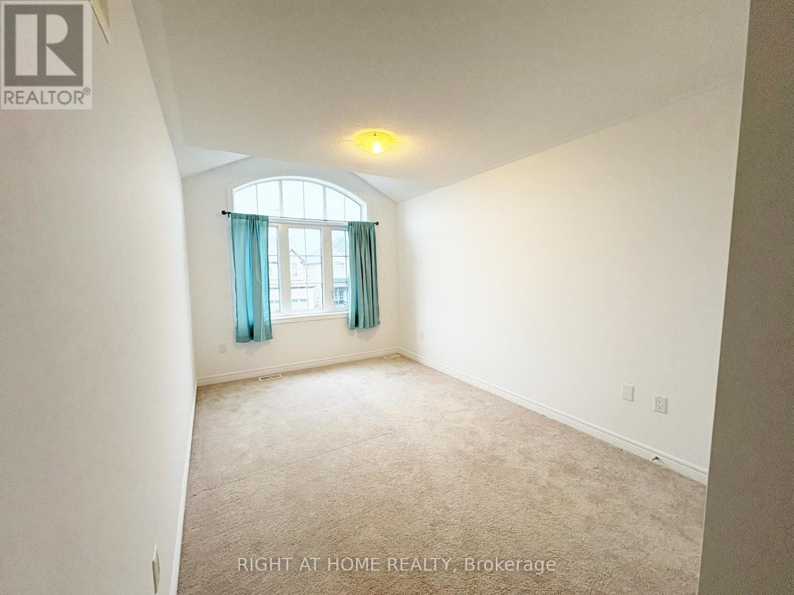 1528 Mcroberts Crescent Property Photo 14