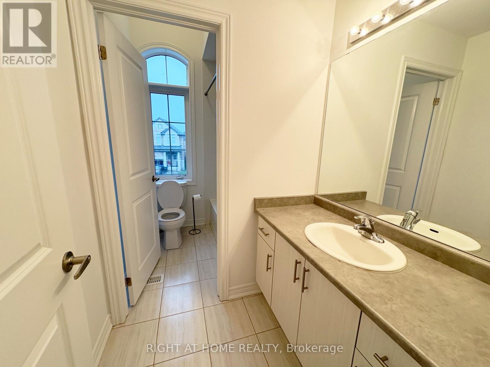 1528 Mcroberts Crescent Property Photo 16