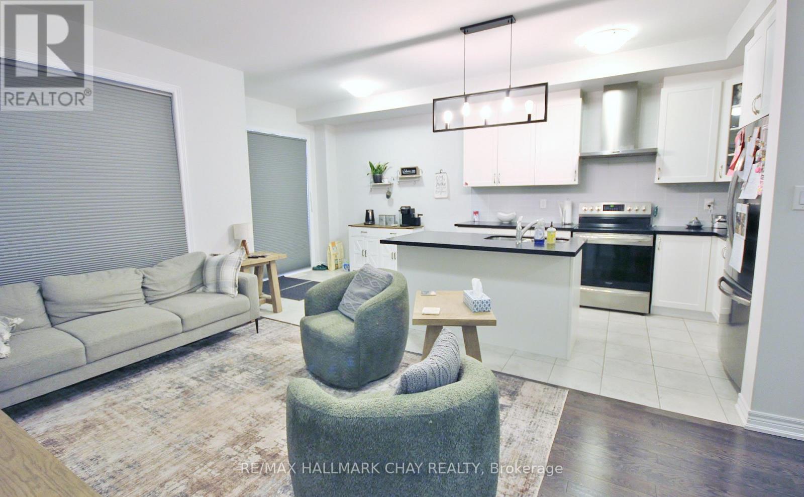 1319 Lawson Street Property Photo 4