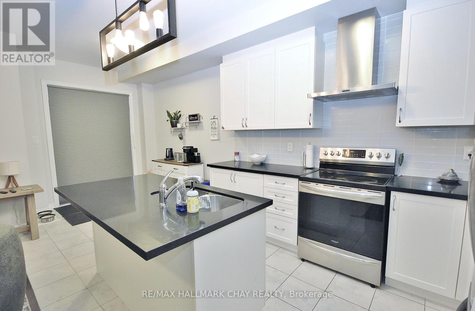 1319 Lawson Street Property Photo 6