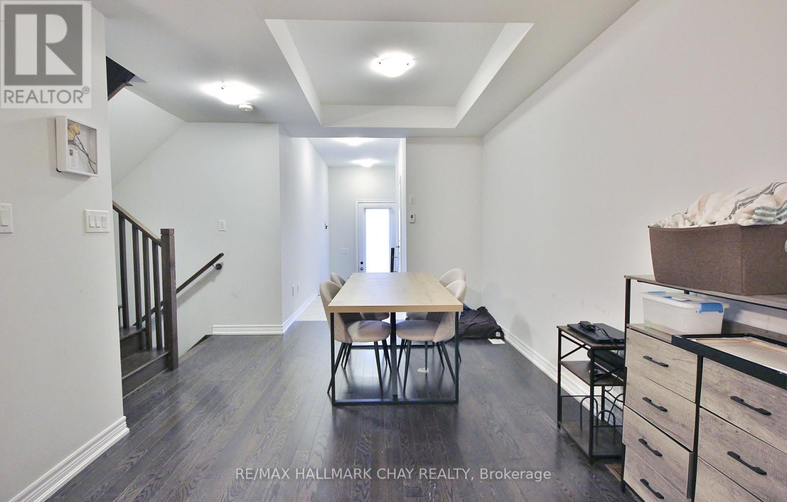1319 Lawson Street Property Photo 8