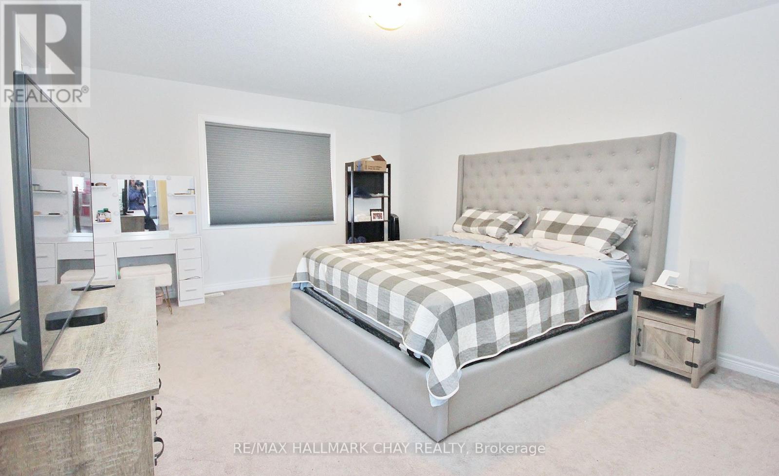 1319 Lawson Street Property Photo 10