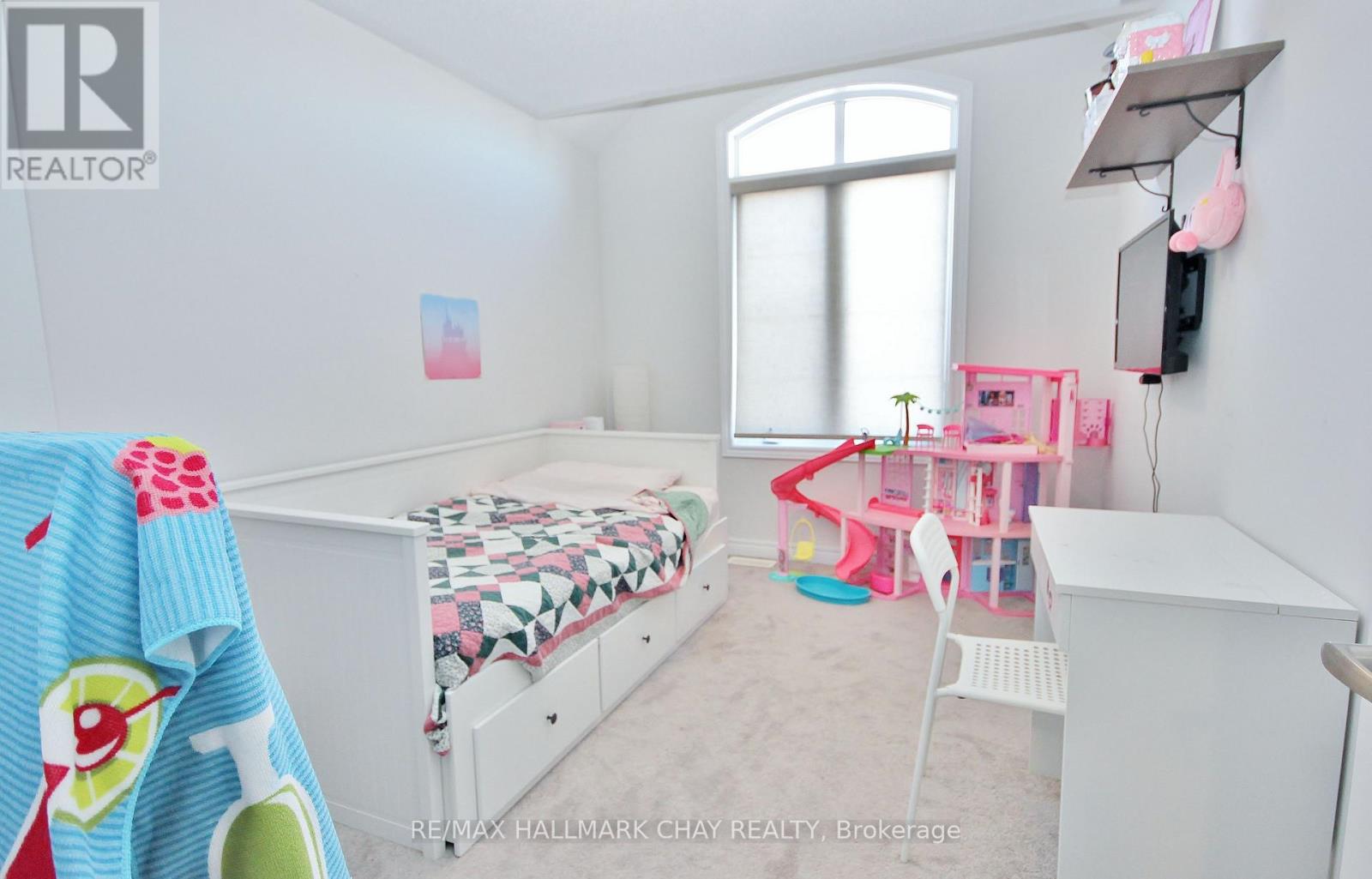 1319 Lawson Street Property Photo 12