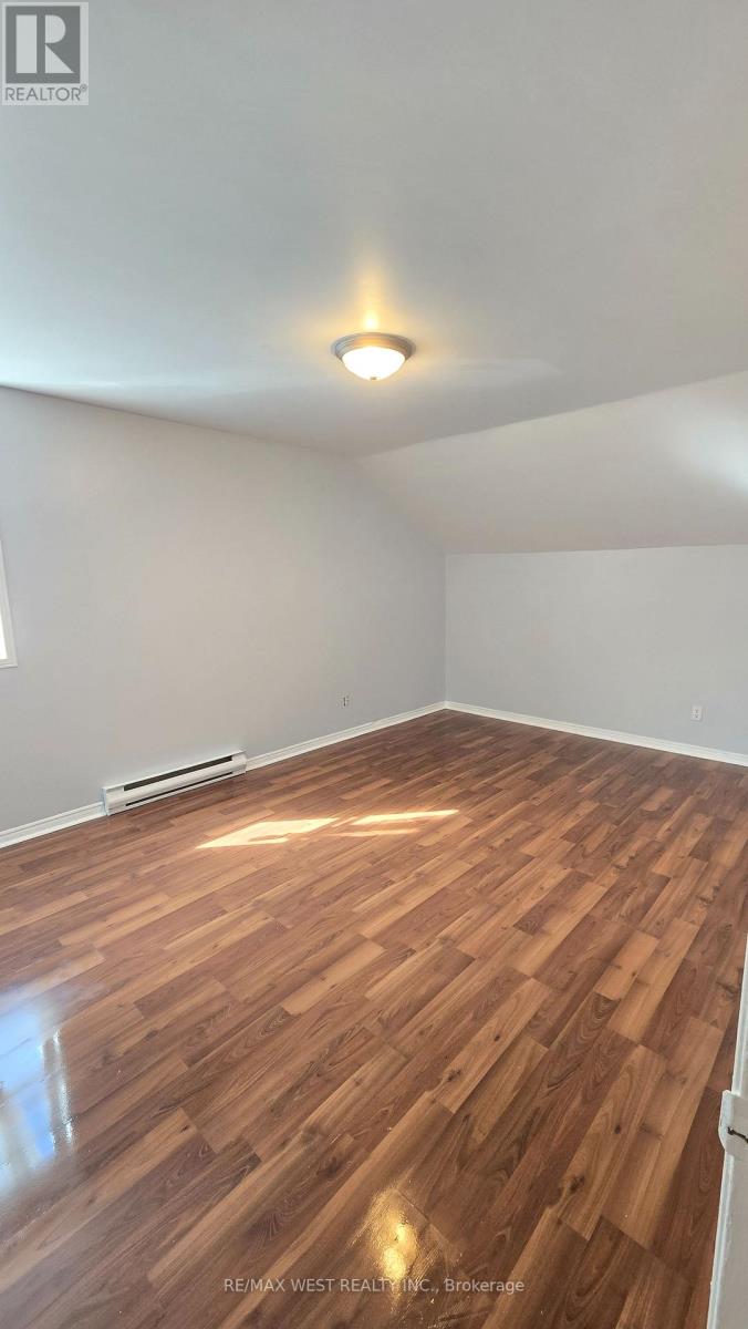 3 - 1270 Maple Road Property Photo 5