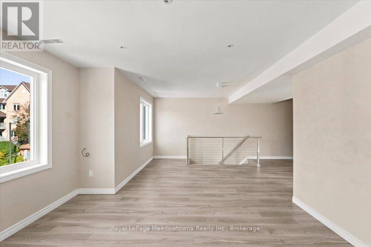 109 - 75 Weldrick Road E Property Photo 11