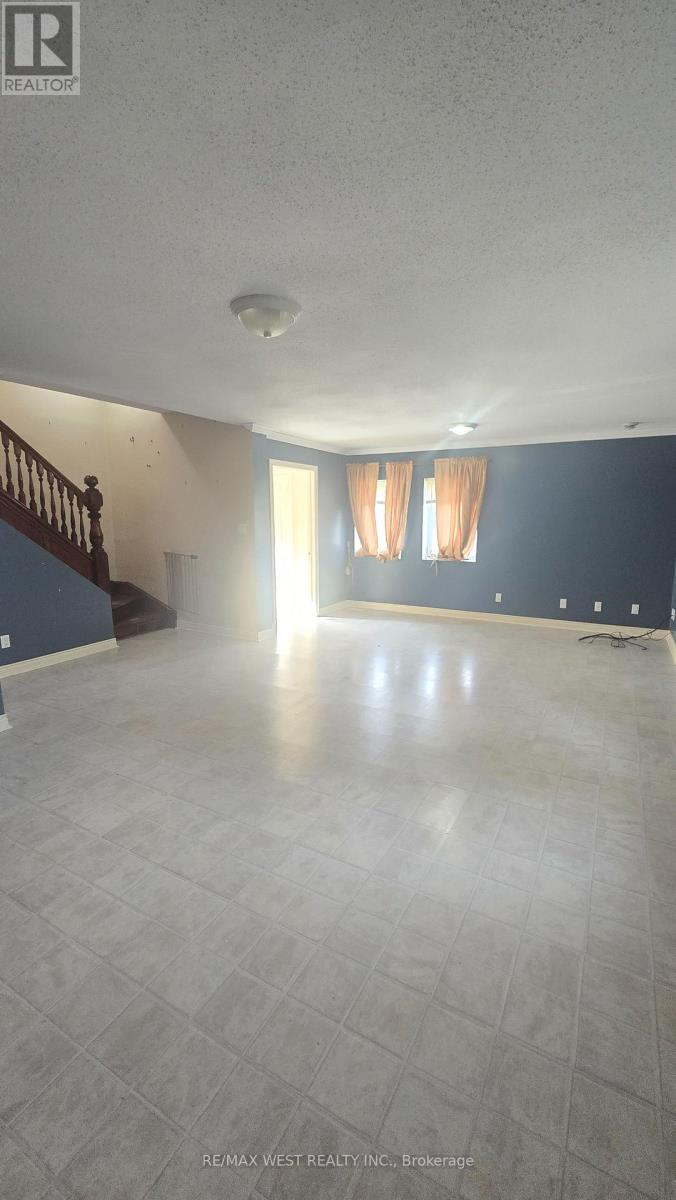 5427 Yonge Street Property Photo 3