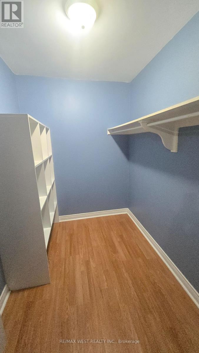 5427 Yonge Street Property Photo 5