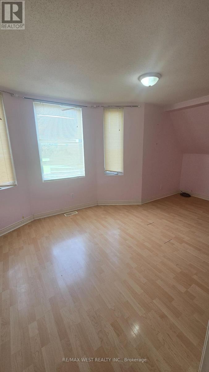 5427 Yonge Street Property Photo 8