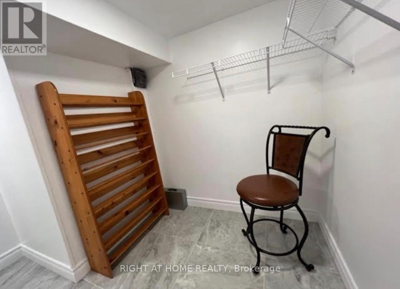 Lower Unit - 96 Simcoe Street Property Photo 2