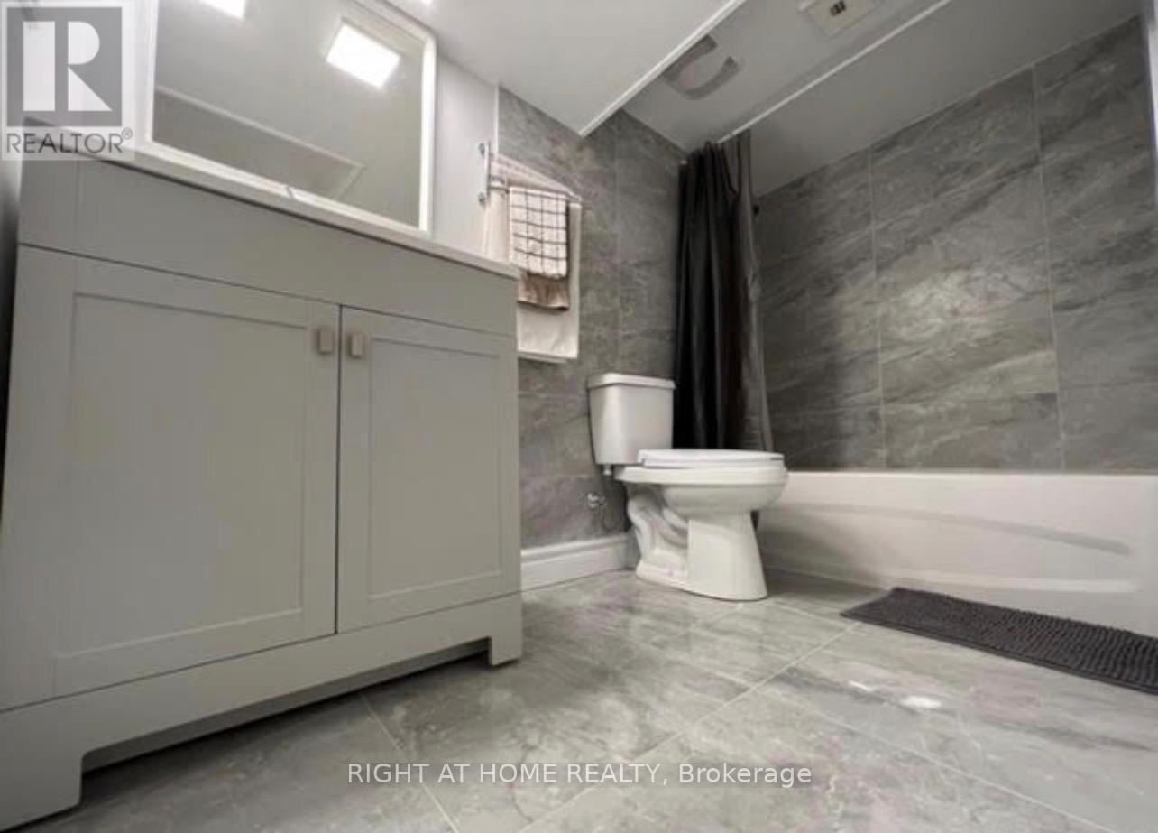 Lower Unit - 96 Simcoe Street Property Photo 6