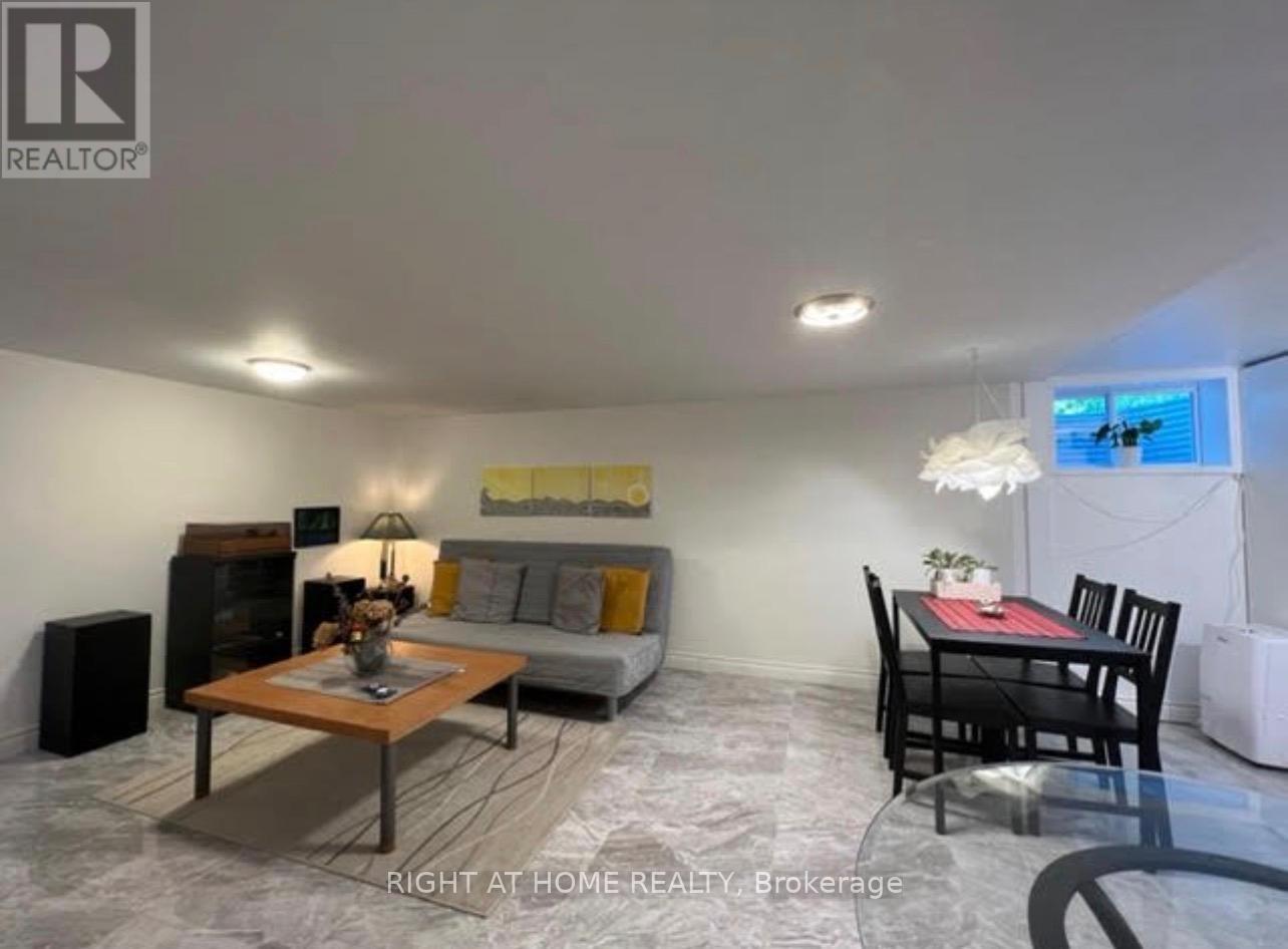 Lower Unit - 96 Simcoe Street Property Photo 11