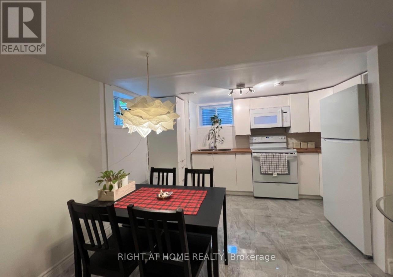 Lower Unit - 96 Simcoe Street Property Photo 12