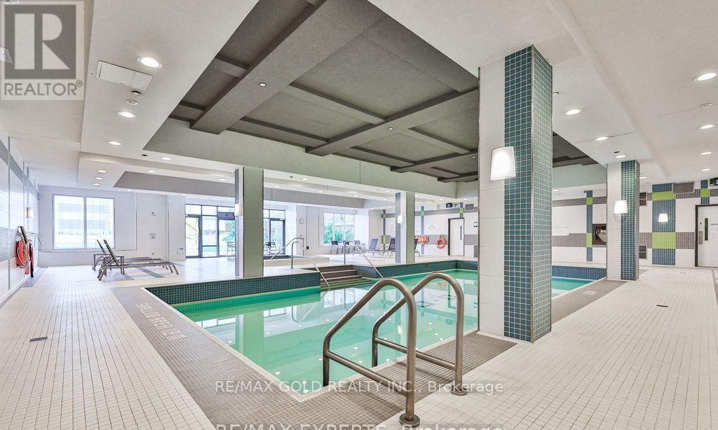 910 - 3700 Highway 7 Property Photo 8