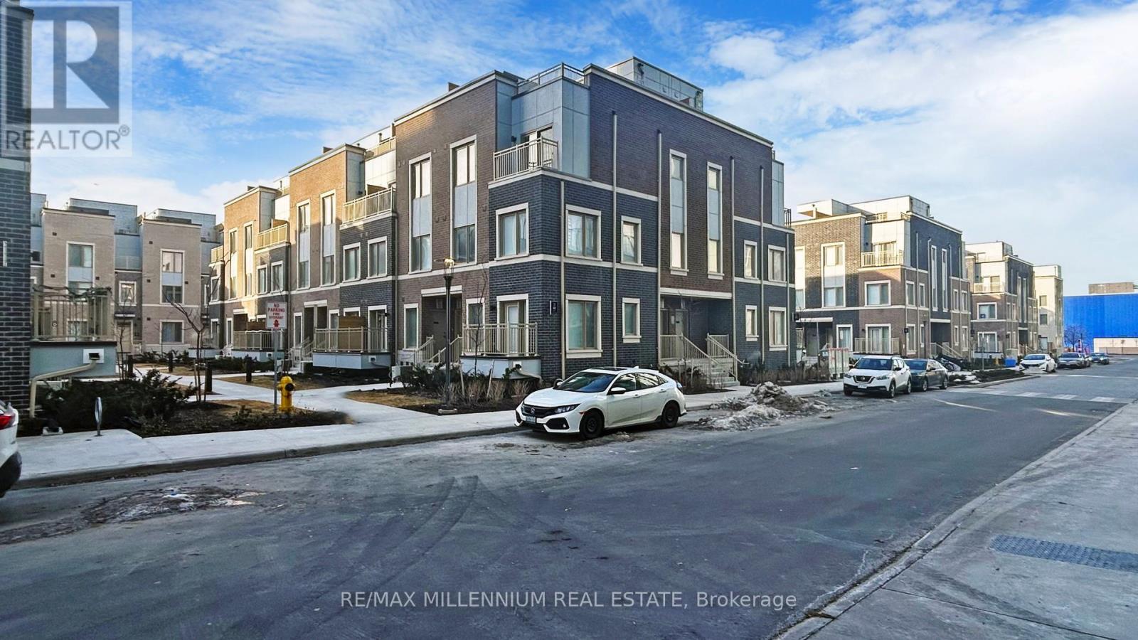 64 - 31 Honeycrisp Crescent Property Photo 1