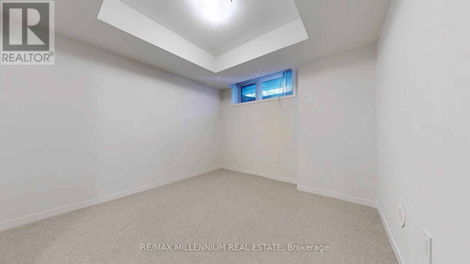 64 - 31 Honeycrisp Crescent Property Photo 22