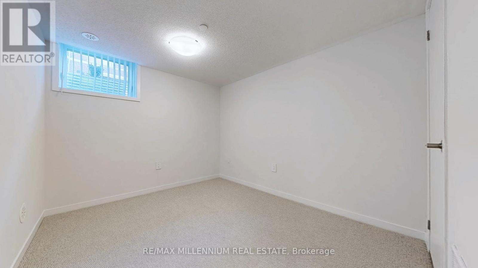 64 - 31 Honeycrisp Crescent Property Photo 26