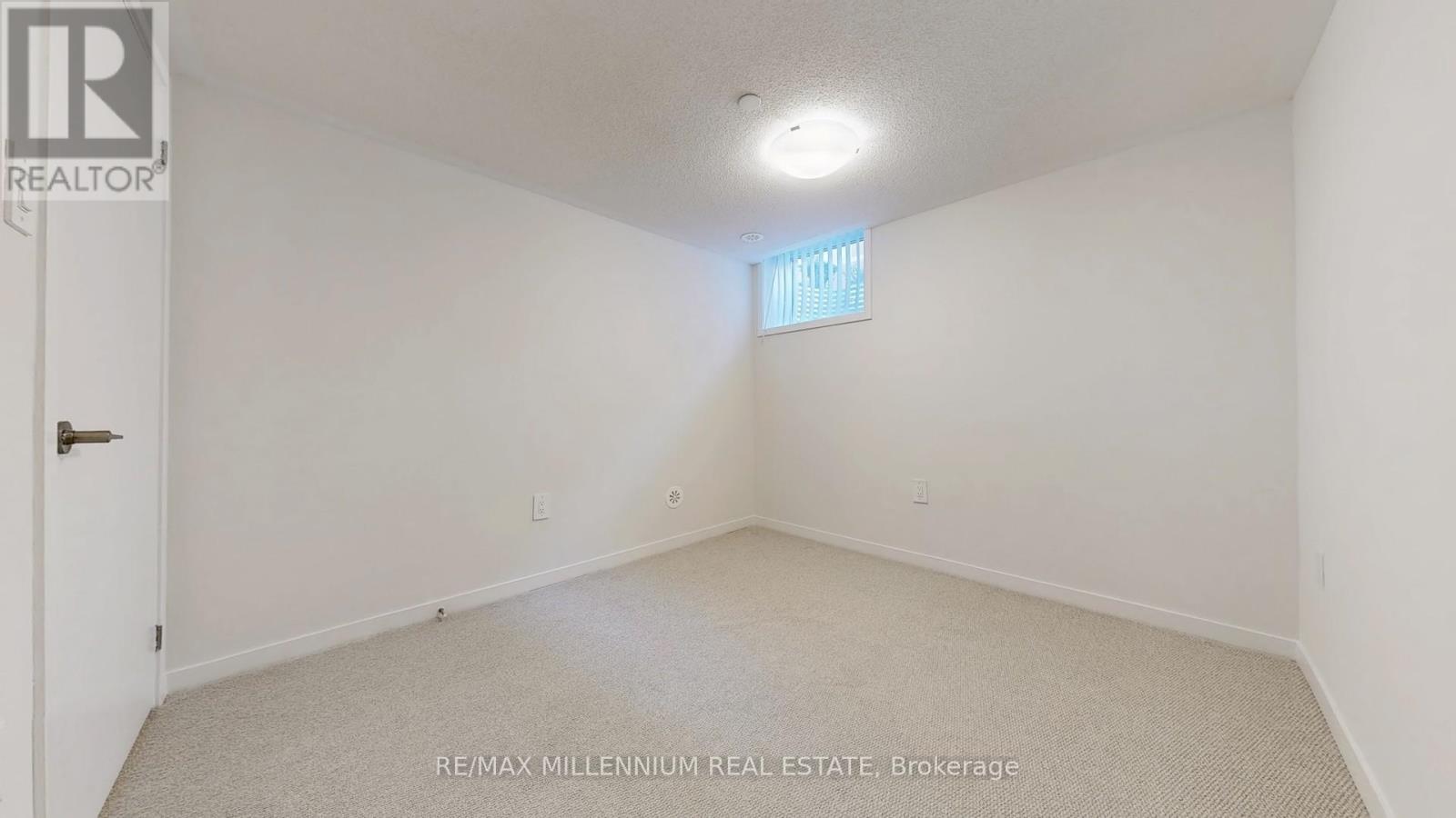 64 - 31 Honeycrisp Crescent Property Photo 28