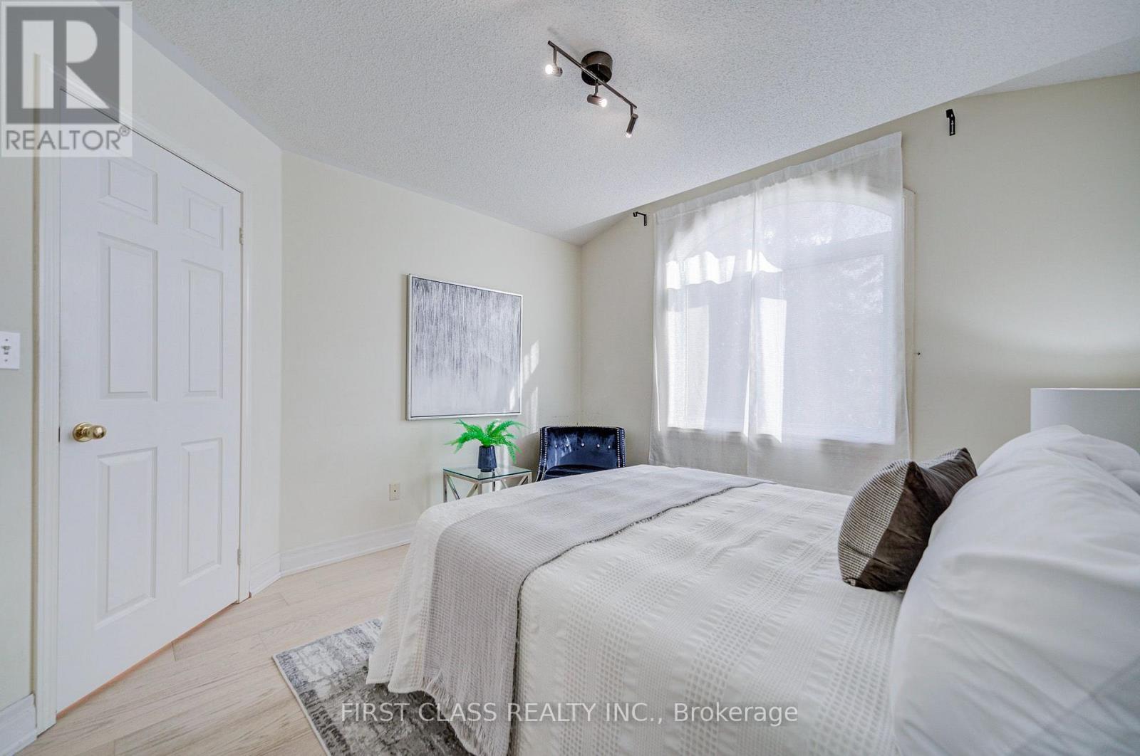 68 Drawbridge Drive Property Photo 29