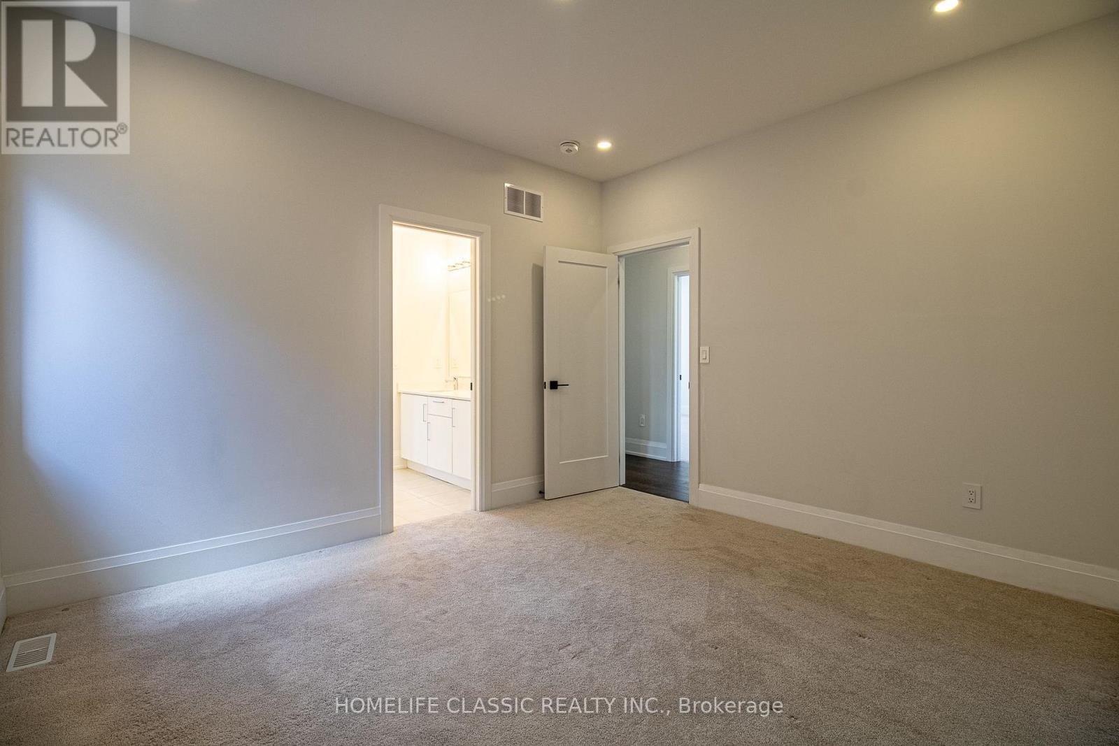 43 Longworth Avenue Property Photo 19