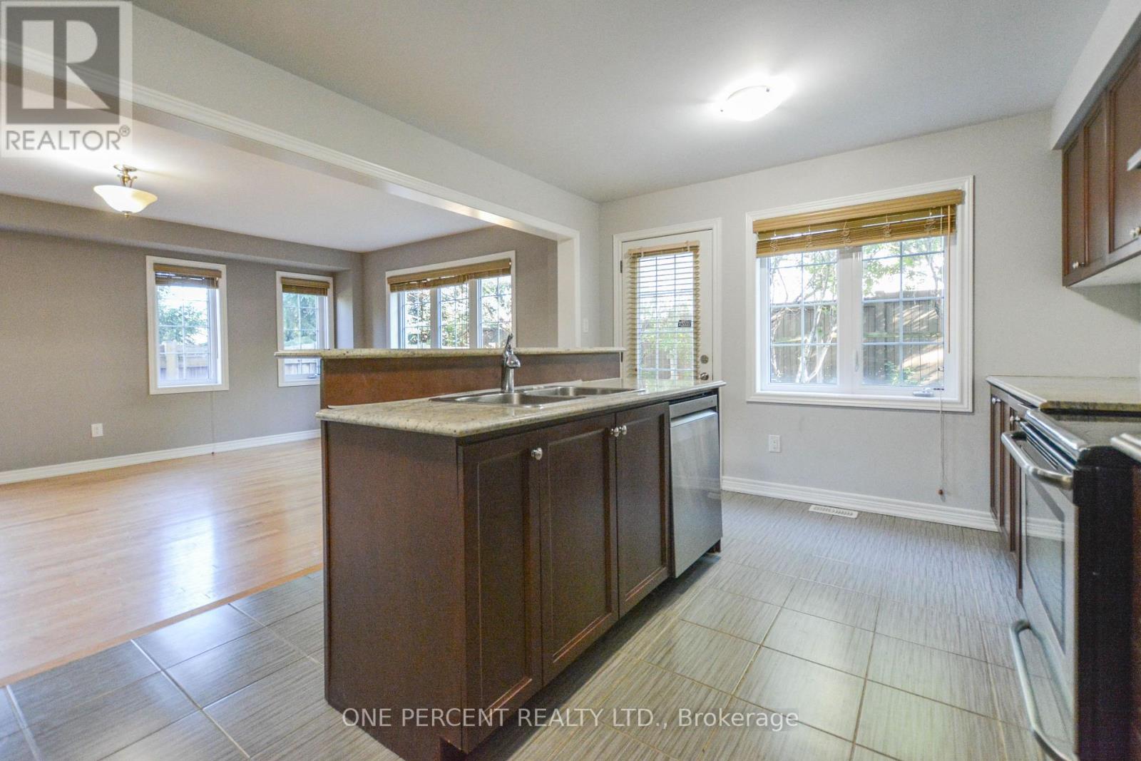 85 Benjamin Hood Crescent Property Photo 12