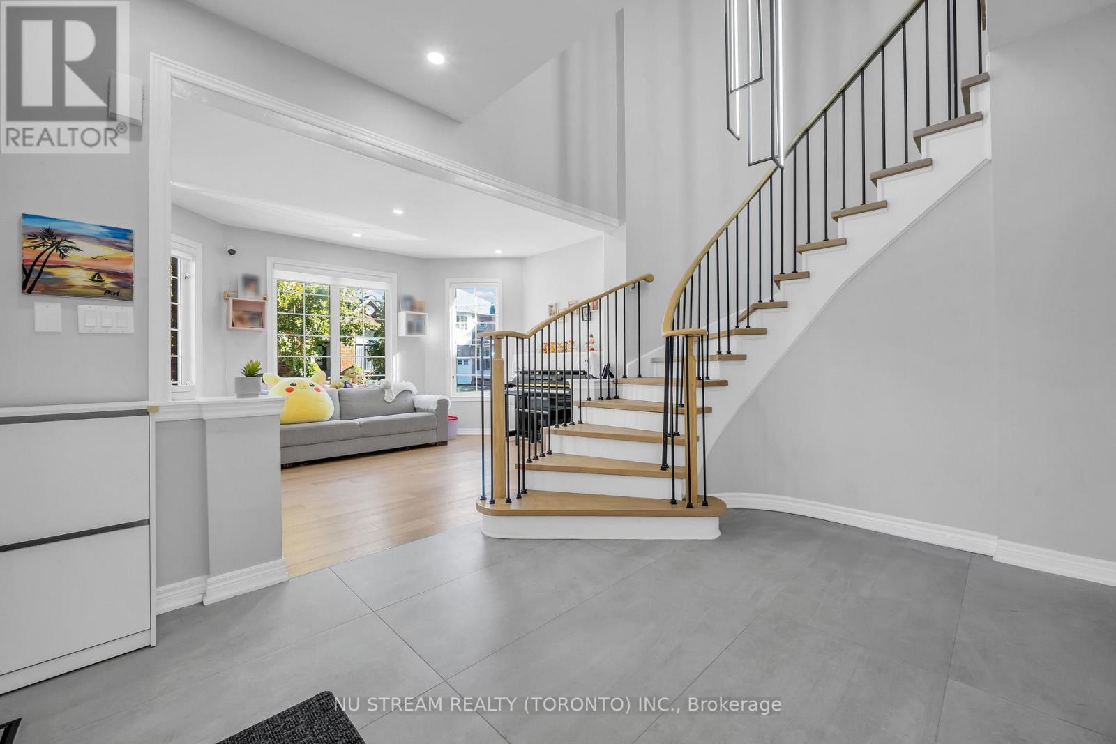 30 Pinecrest Street Property Photo 2