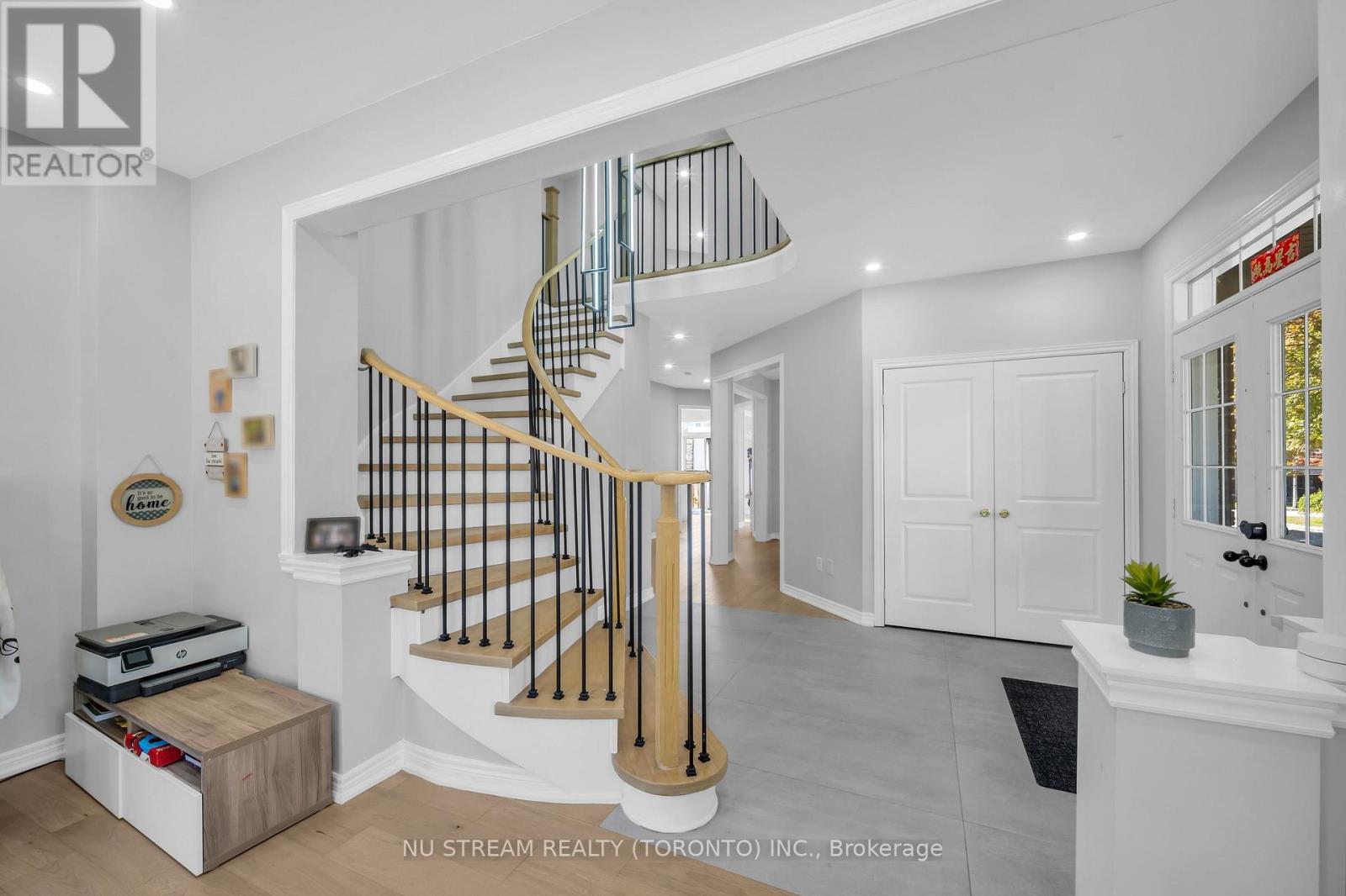 30 Pinecrest Street Property Photo 6