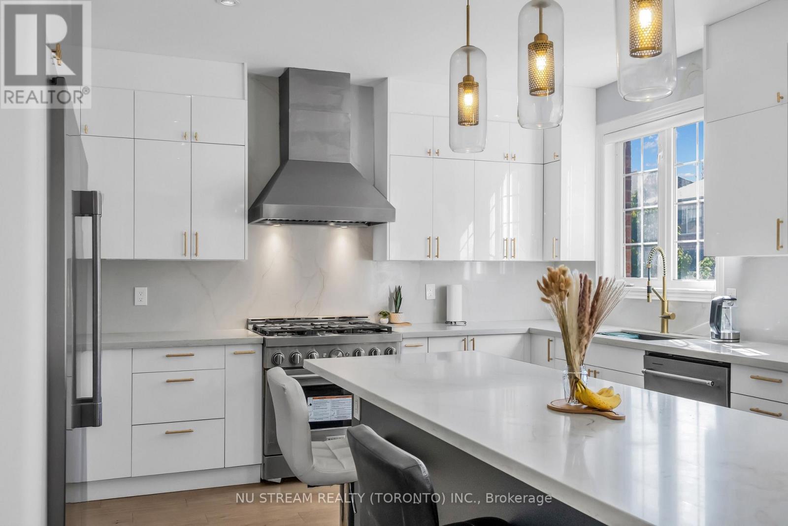 30 Pinecrest Street Property Photo 16