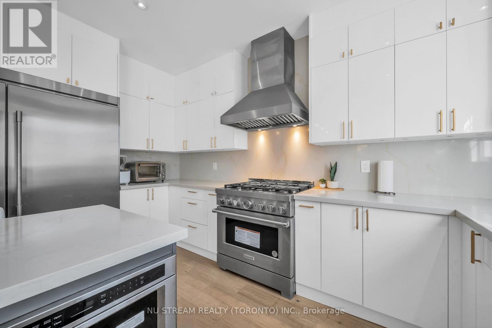 30 Pinecrest Street Property Photo 17