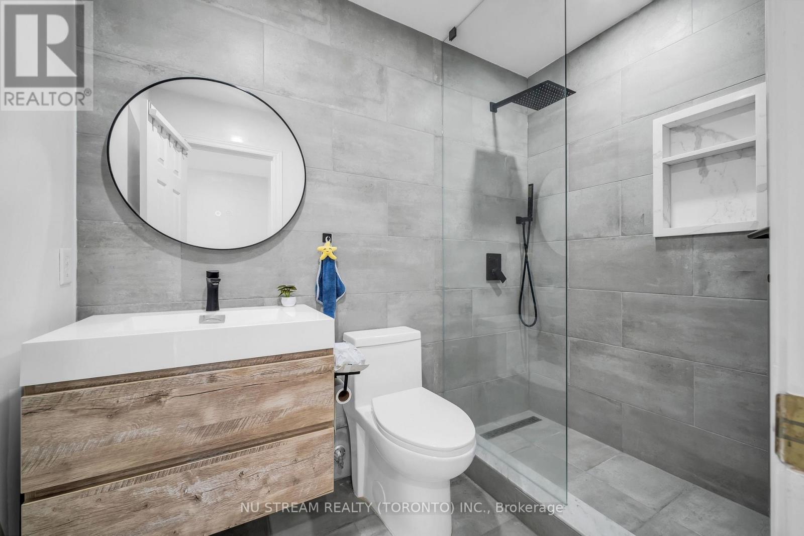 30 Pinecrest Street Property Photo 35
