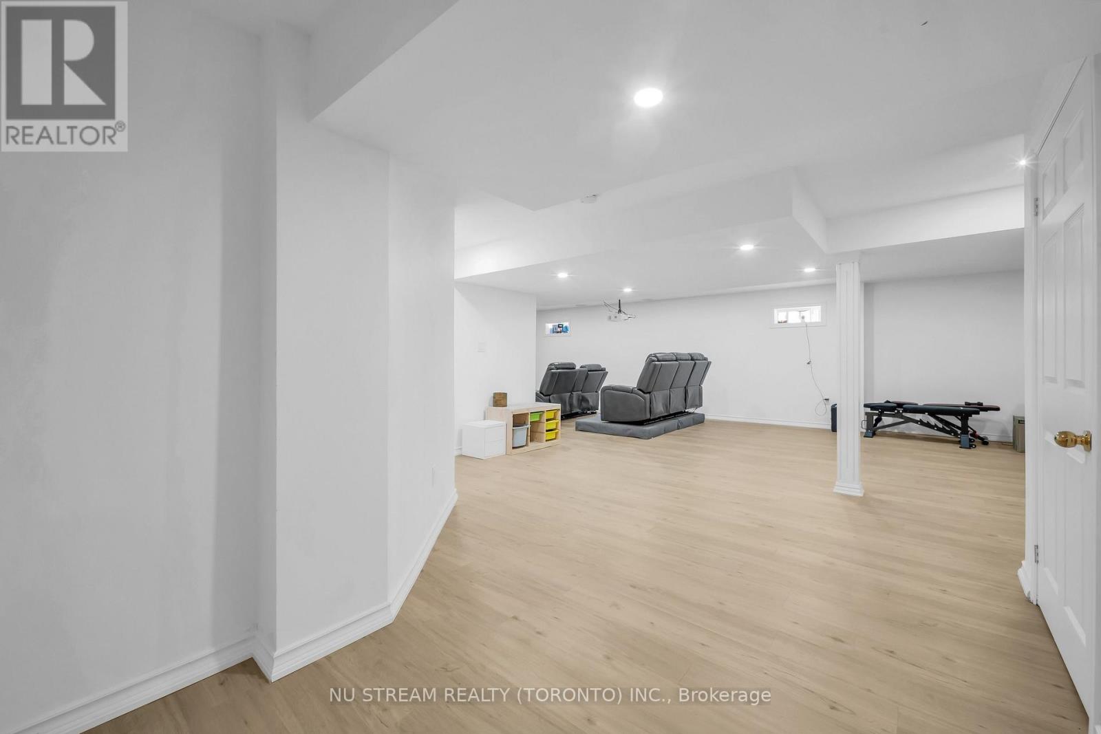 30 Pinecrest Street Property Photo 41
