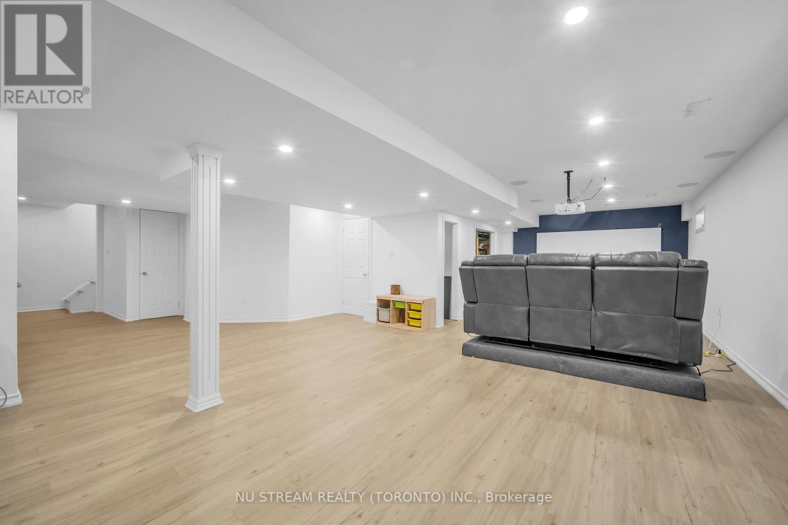 30 Pinecrest Street Property Photo 42