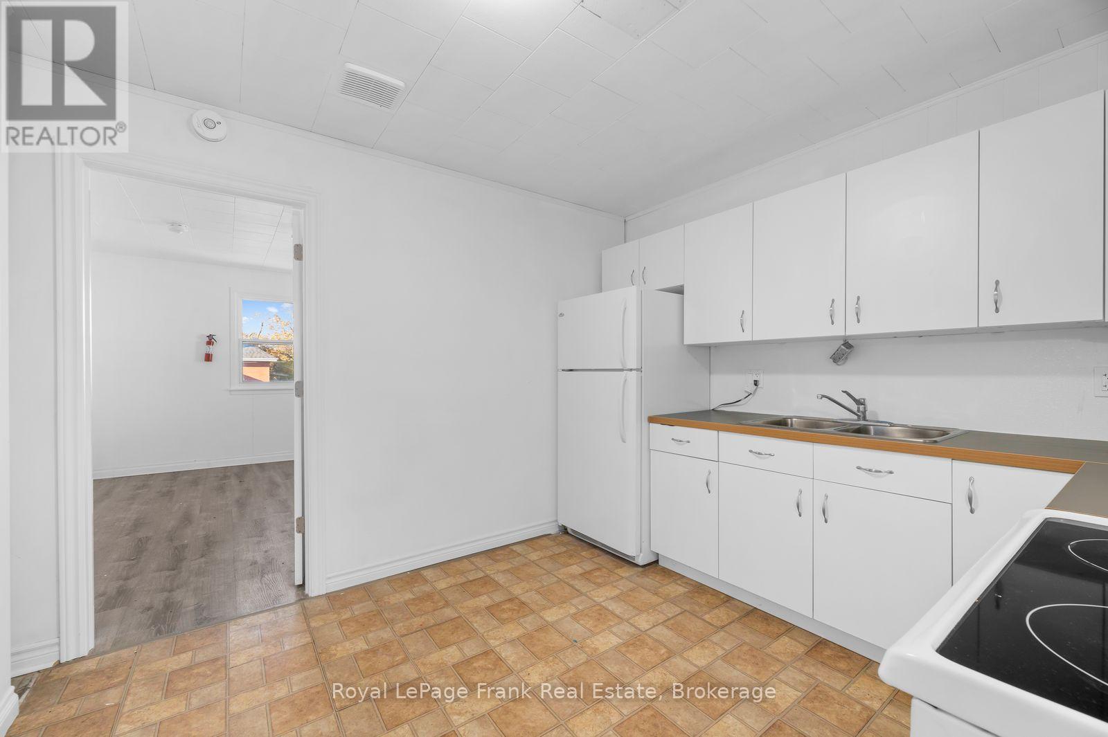 2 East - 10 Brock Street Property Photo 5