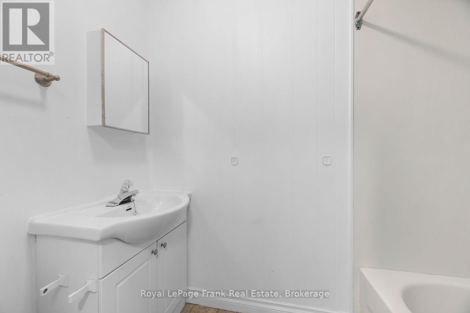 2 East - 10 Brock Street Property Photo 7