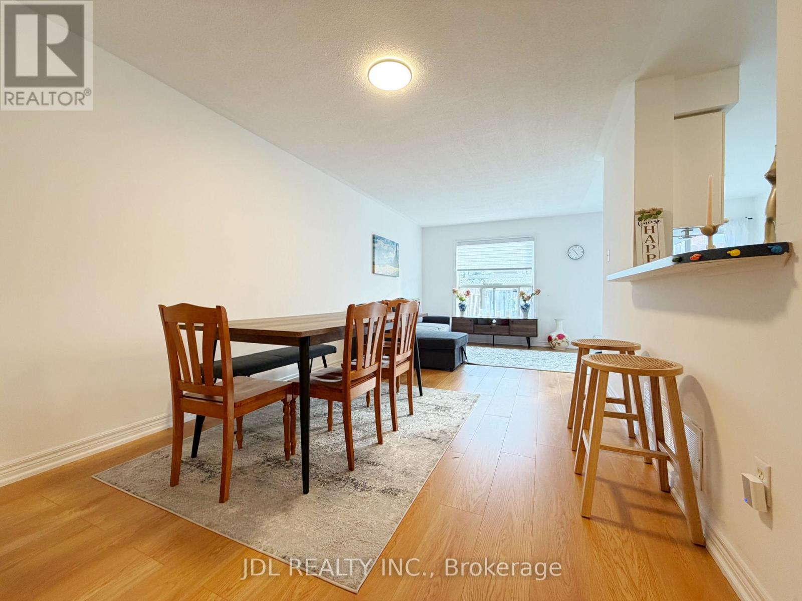63 Peninsula Crescent Property Photo 2