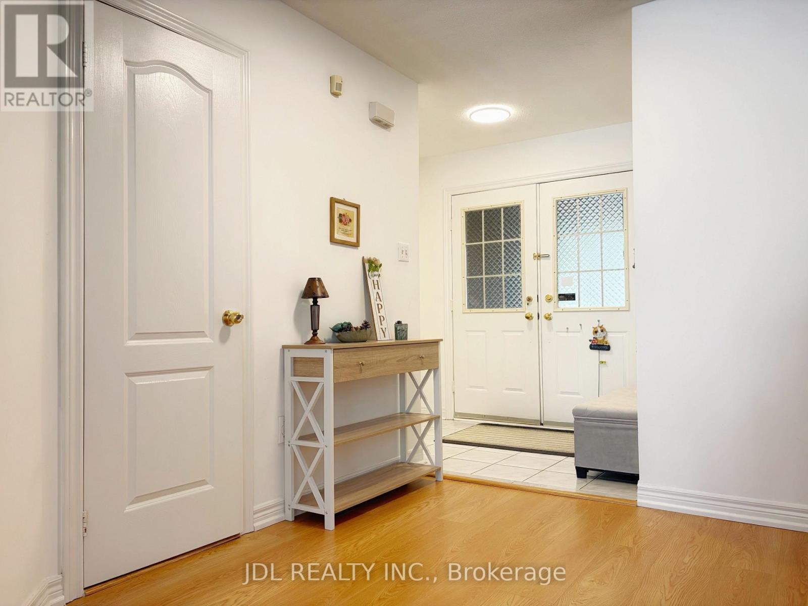 63 Peninsula Crescent Property Photo 4