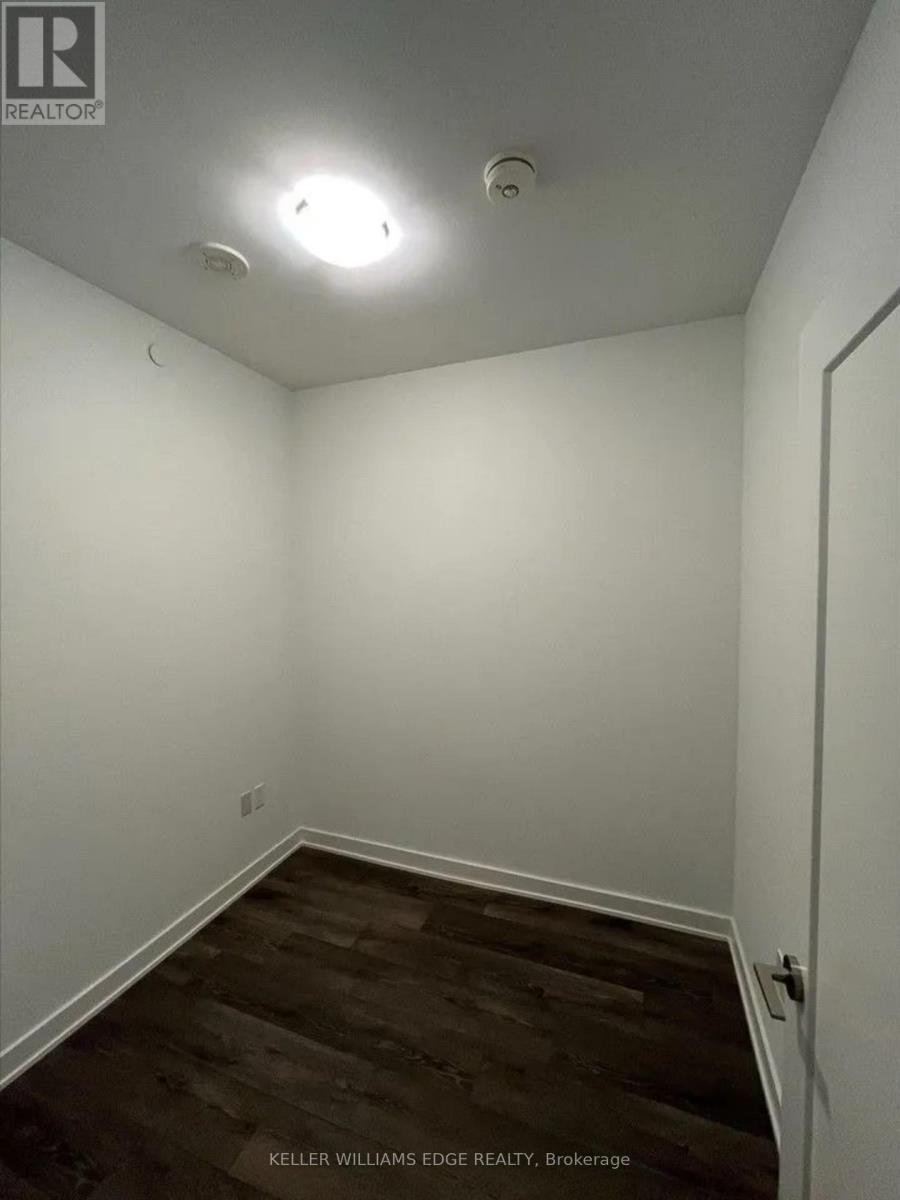 401 - 105 Oneida Crescent Property Photo 6