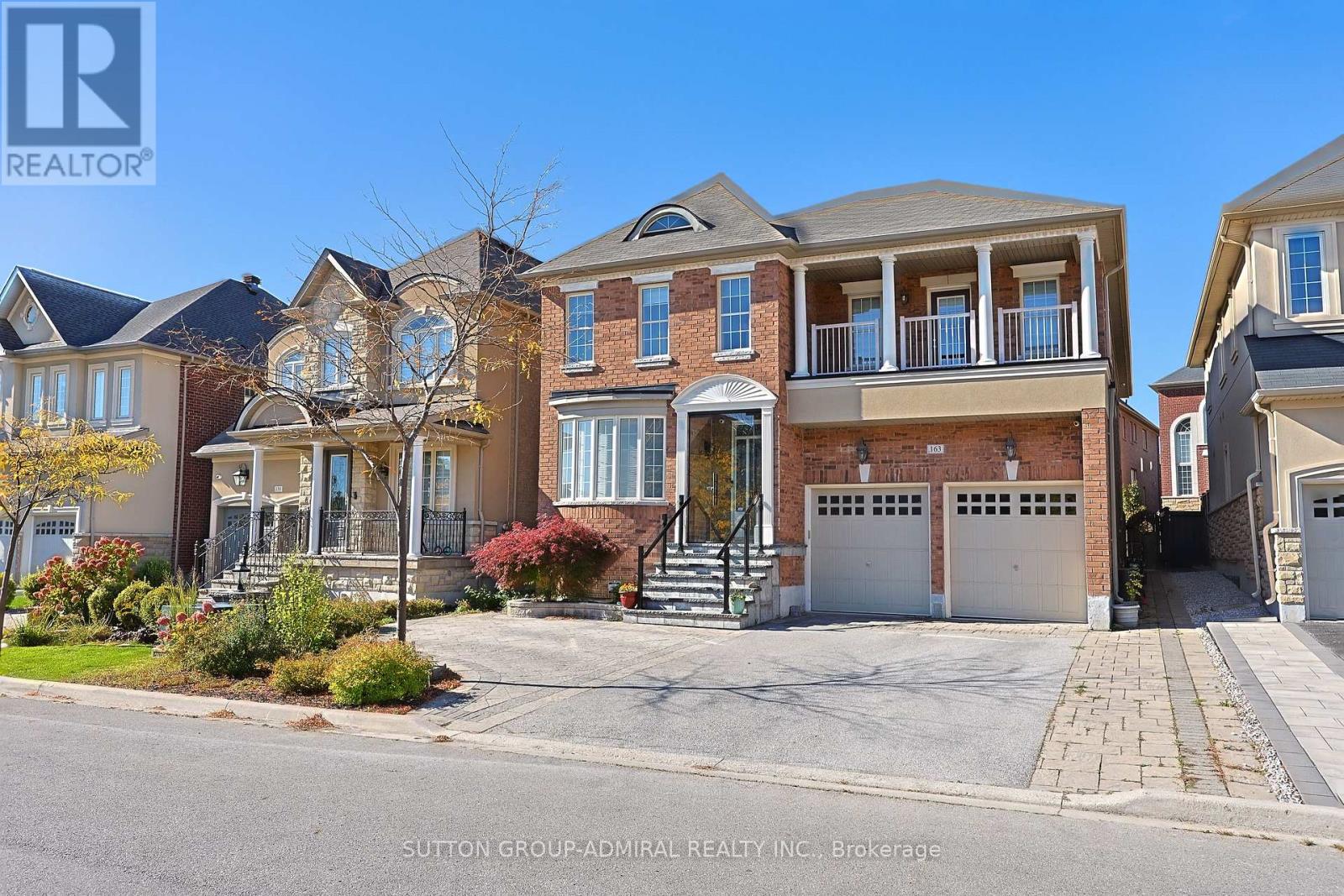 163 Heintzman Crescent Property Photo 1