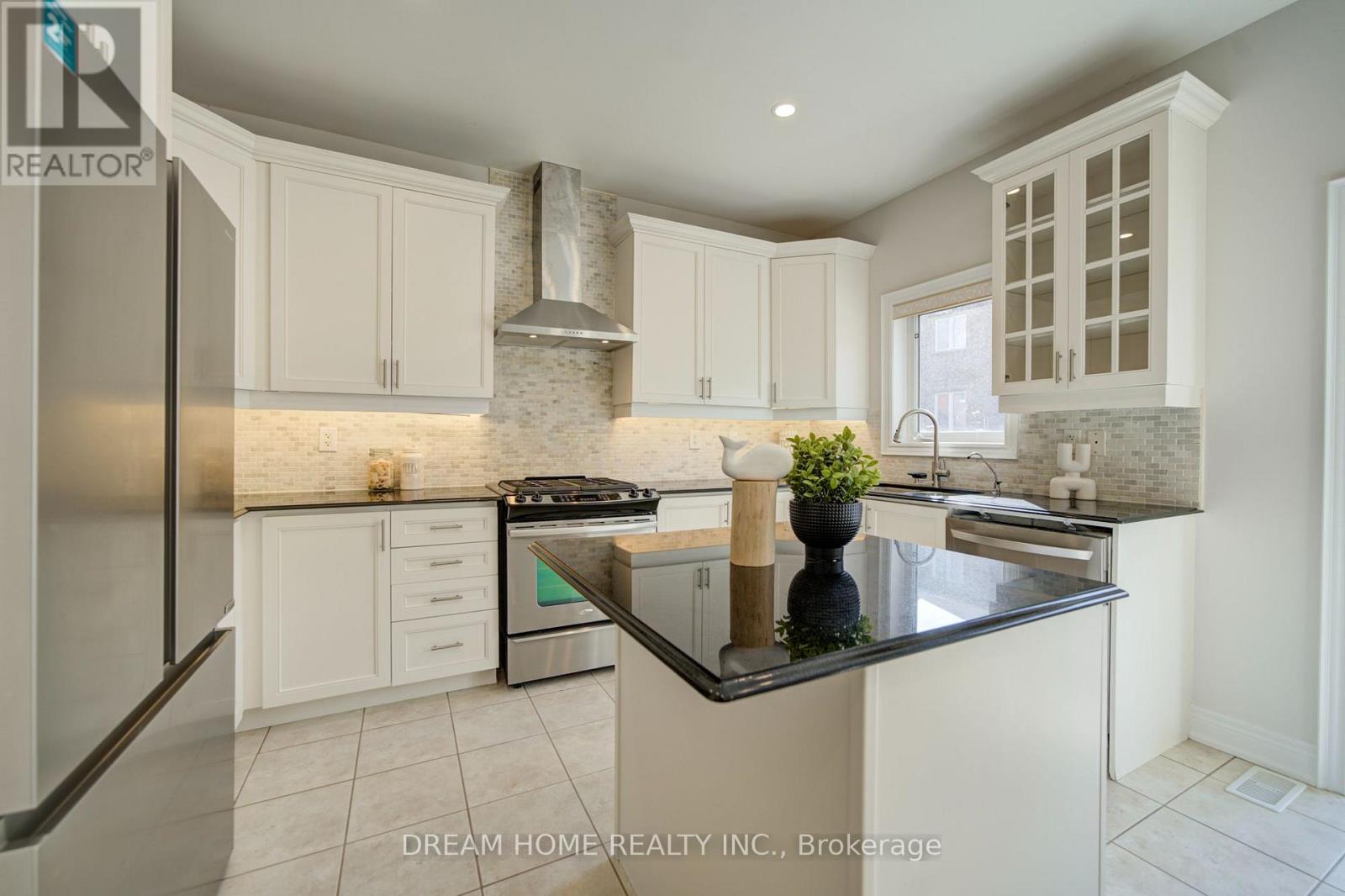 36 Everett Street Property Photo 16
