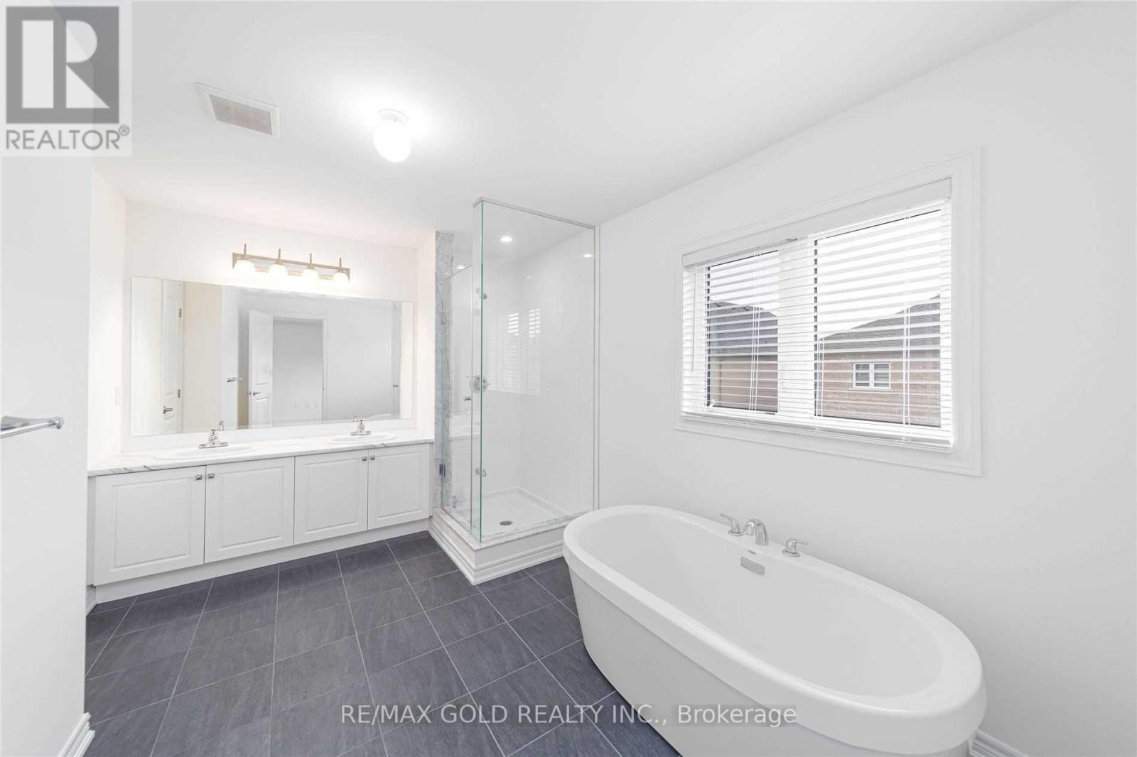 83 Selby Crescent Property Photo 4