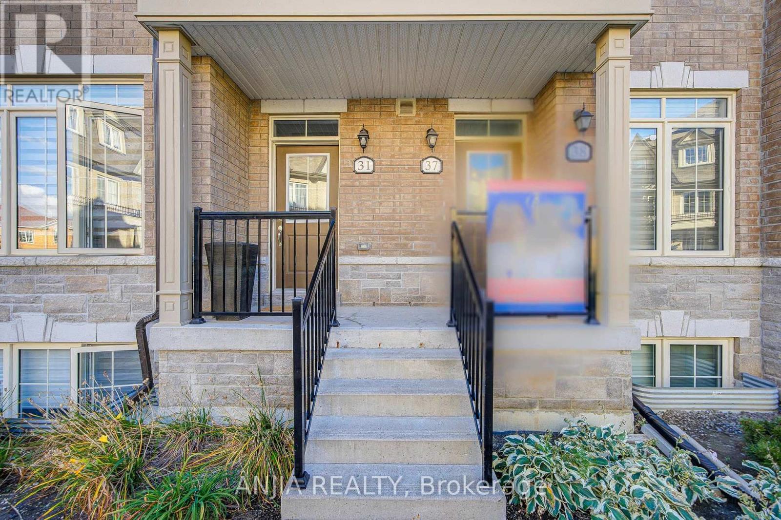 38 - 181 Parktree Drive Property Photo 2