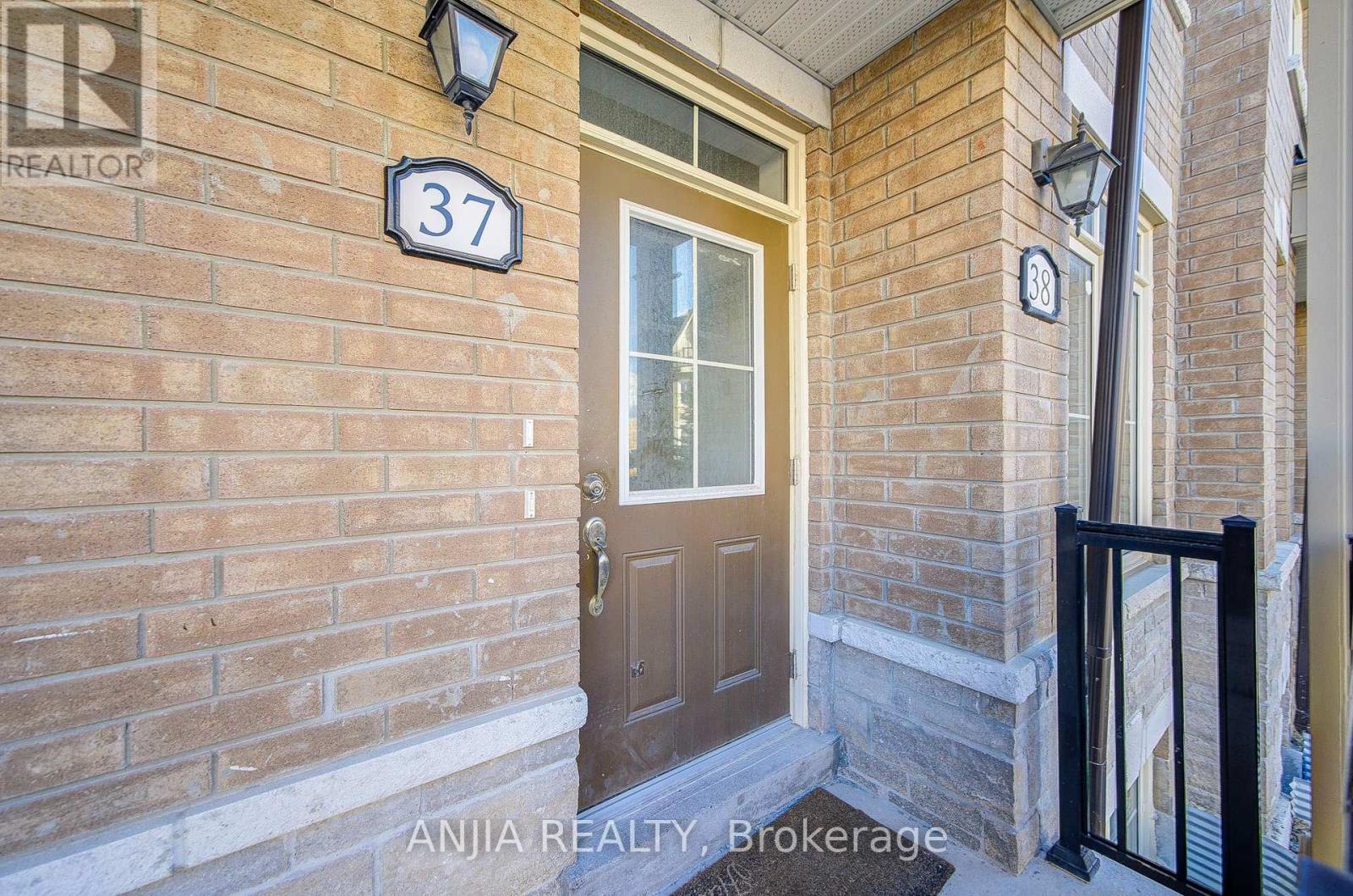 38 - 181 Parktree Drive Property Photo 3