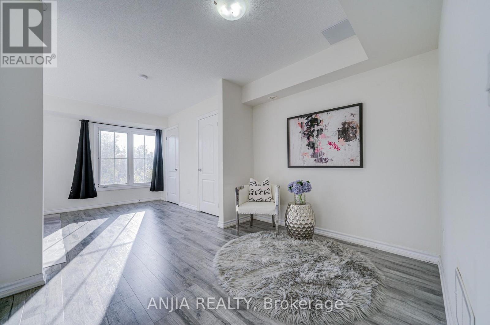 38 - 181 Parktree Drive Property Photo 15