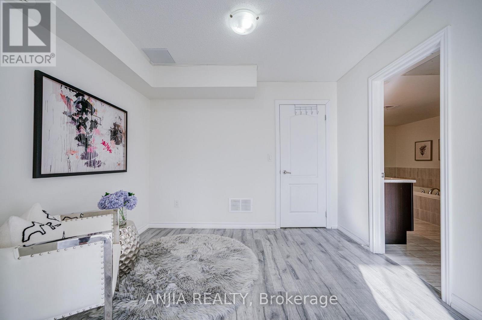 38 - 181 Parktree Drive Property Photo 18