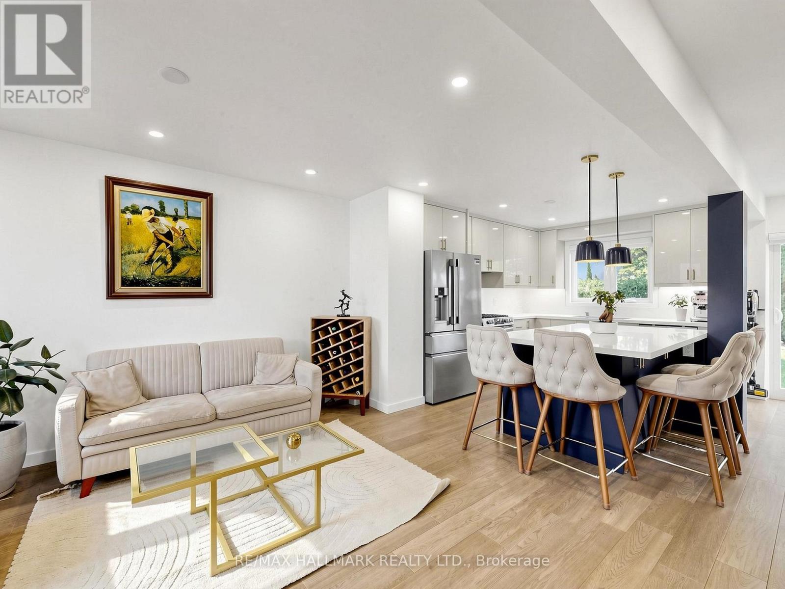 400 HANDLEY CRESCENT Property Photo 1