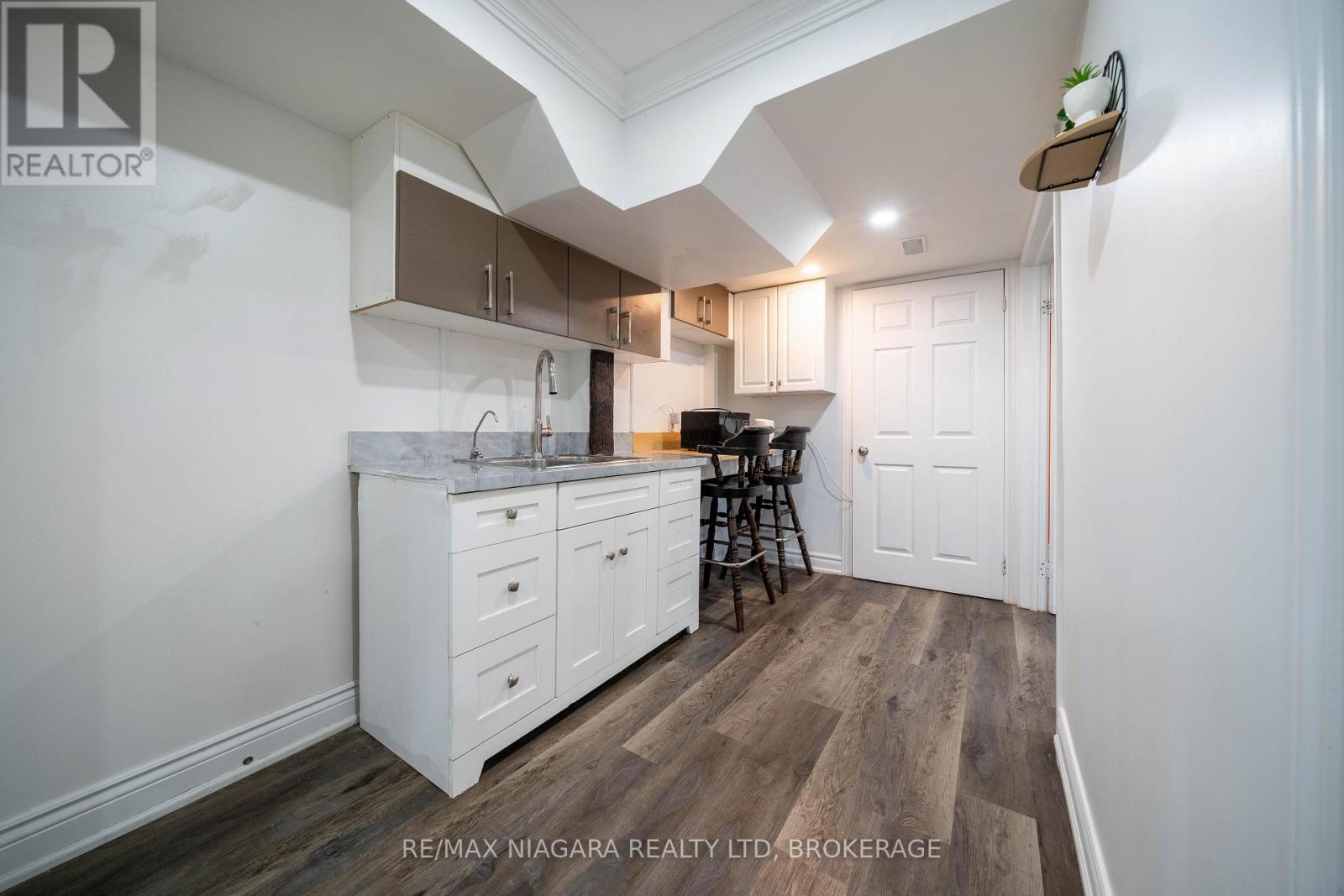 2 Aitken Circle Property Photo 43