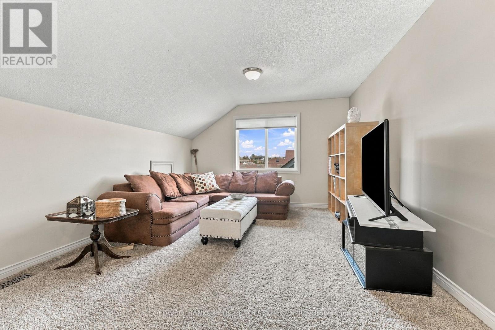 37 Stoneham Street Property Photo 21