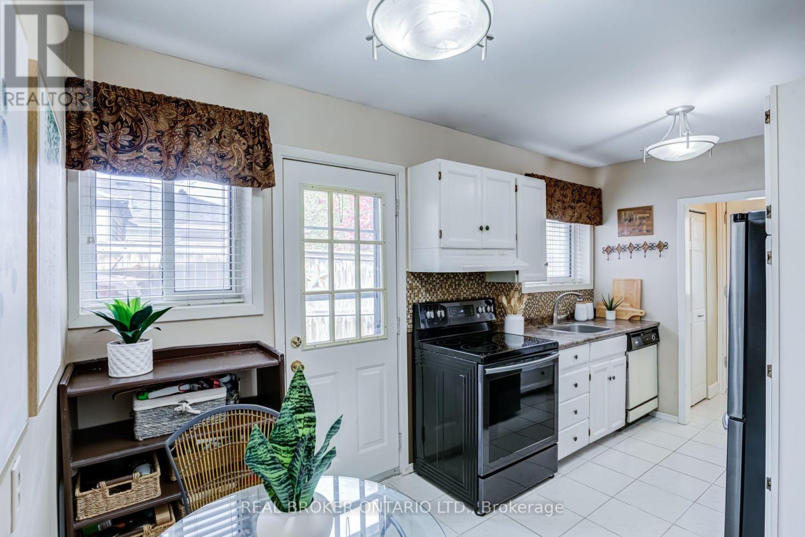 82 Tecumseh Drive Property Photo 4