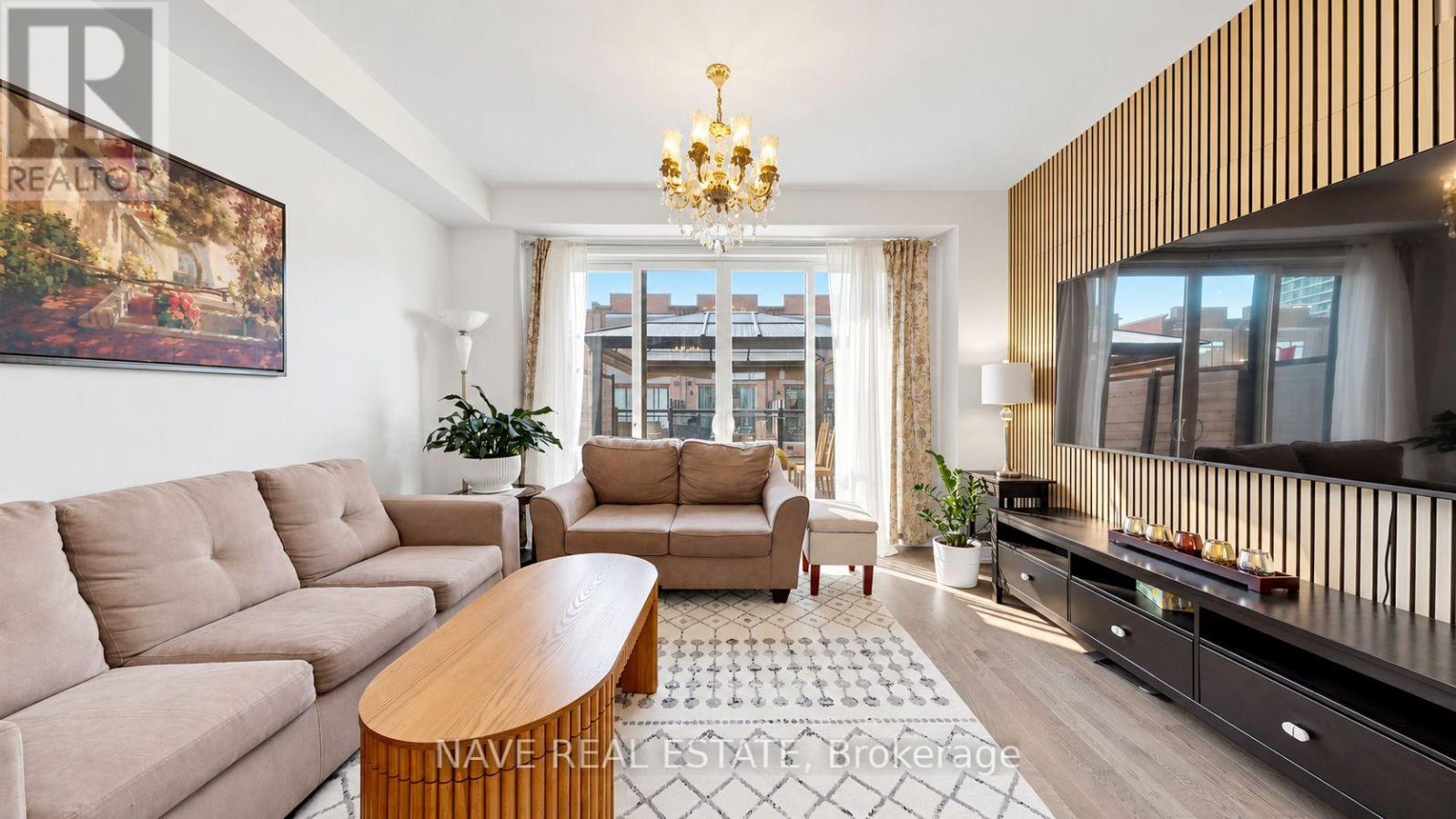 80 Troon Avenue Property Photo 4
